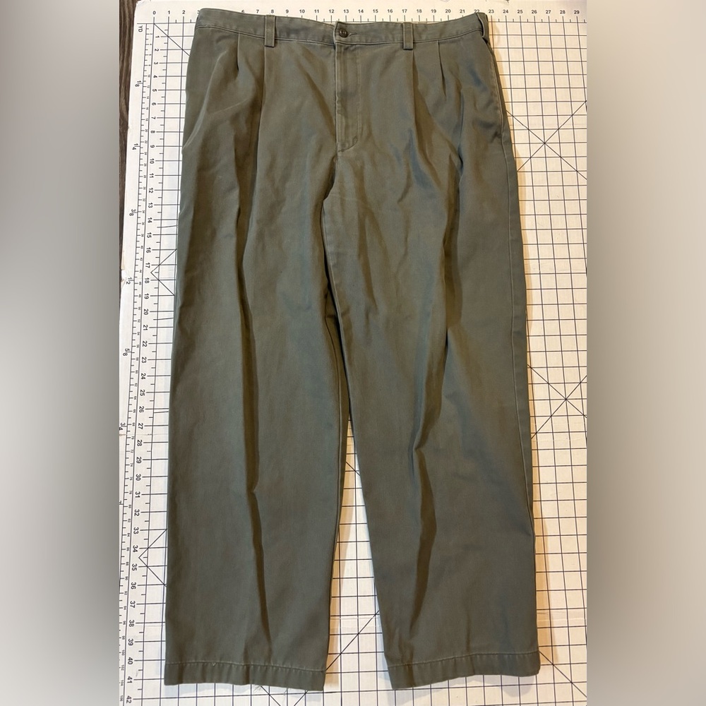 Eddie Bauer Men’s Size‎ 40/30 Green Wrinkle Resistant Relaxed Fit Pants